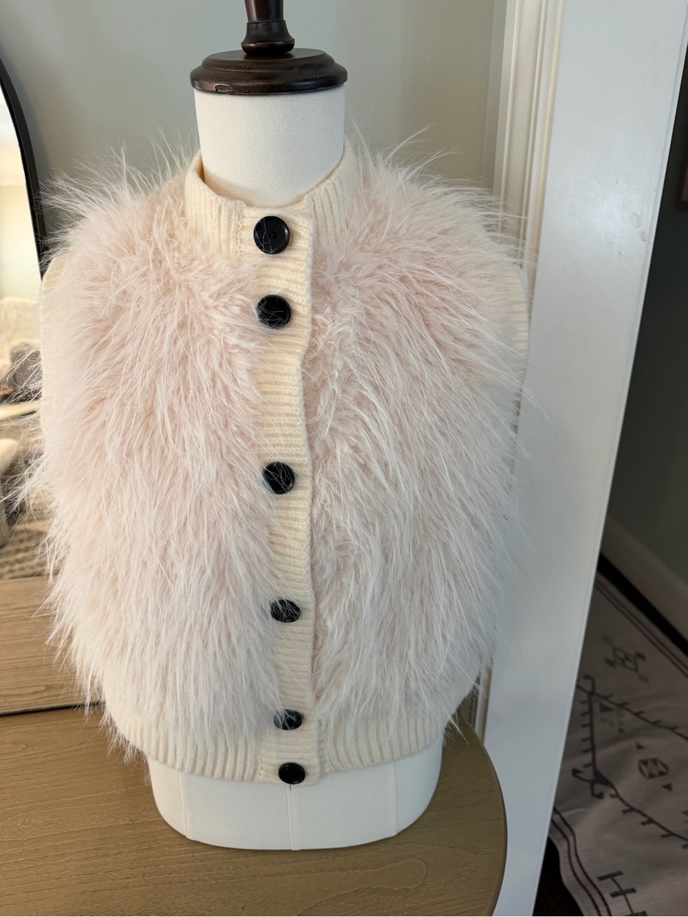 Woman’s supercool Faux Fur Button-Up Vest - ivory one size